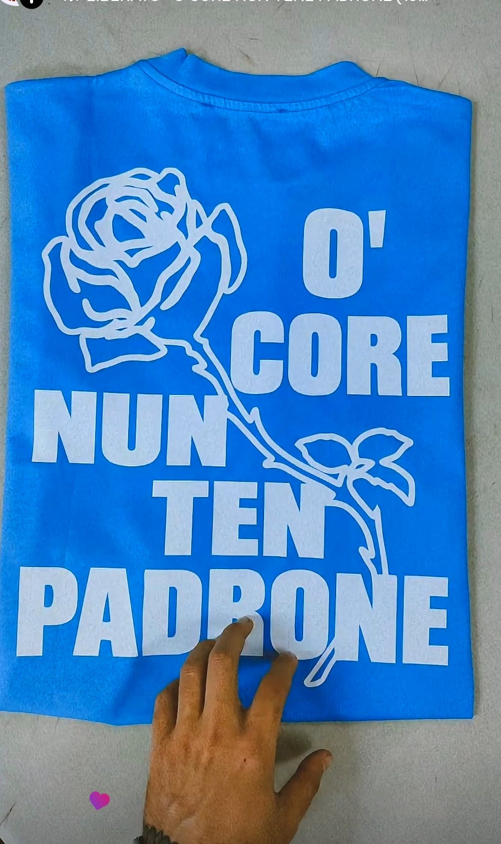 T-Shirt azzurra Regular o core Nun ten padrone